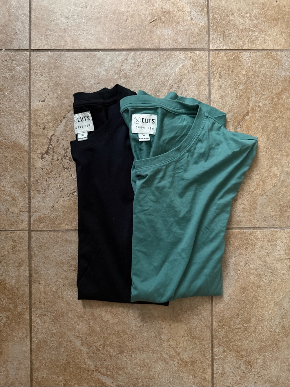 Cuts Clothing Curve Hem Crewneck T-shirt Bundle Men’ S XL Black, Green